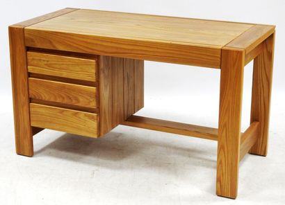 null REGAIN HOUSE

Rectangular desk in solid elm with three drawers in the front.

72,5...