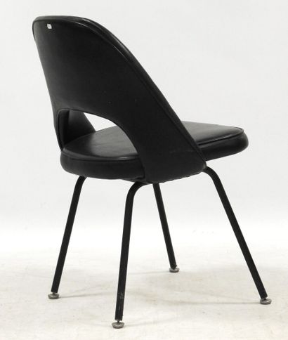 null Eero Saarinen (1910-1961) for KNOLL Editor

Suite of 3 chairs model "Conference".

H....
