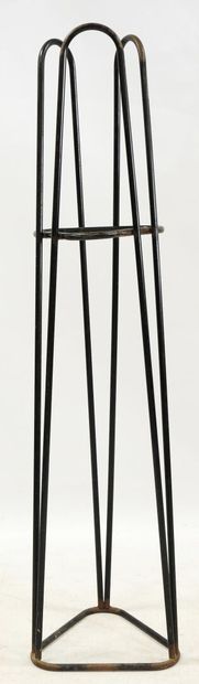 null Roger FERRAUD (1890-1964) in the taste of

Coat rack in black lacquered metal.

H.:...