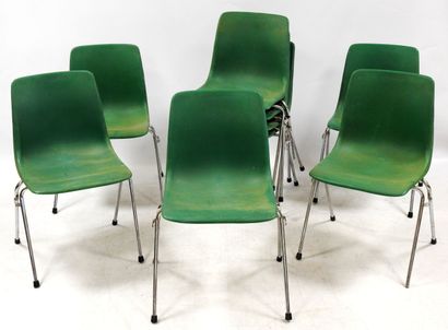 null GROSFILLEX

Suite of 9 chairs with green thermoformed plastic shells stackable.

Marked.

H.:...