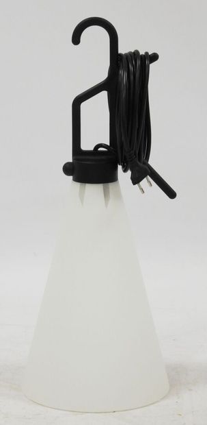 null House FLOS Design Konstantin

Balladeer lamp model MAY DAY black and white.

H.:...