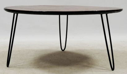 null Travail moderne

Table basse tripode à plateau de forme circulaire en bois....