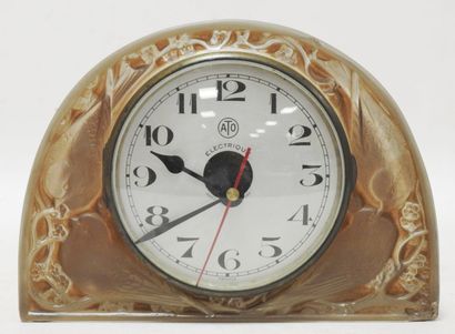 null René LALIQUE (1860-1945) for Ato

Electric clock "Moineaux" of terminal form...