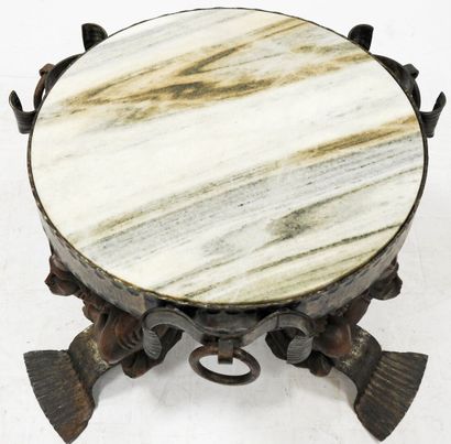null Jean-Maurice ROTHSCHILD (1902-1999)

Table basse à plateau circulaire en marbre...