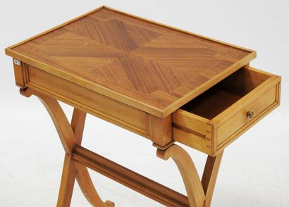 null André ARBUS (1903-1969) in the taste of

Side table in sycamore and mahogany...