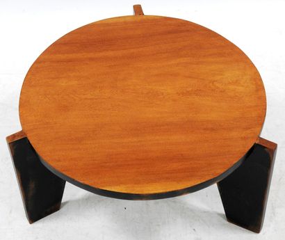 null Modern work

Tripod coffee table with circular top in natural and blackened...