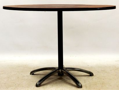 null Modern work 

Table with oval top decorated with a boat parquet resting on a...