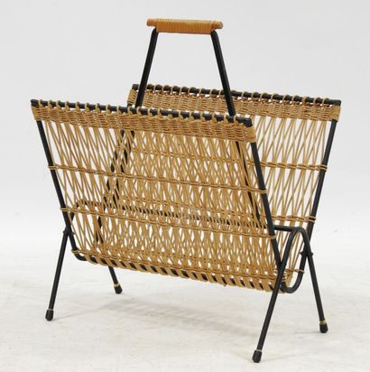 null Work of the 70s

Magazine holder in rattan with black lacquered metallic structure.

50,5...
