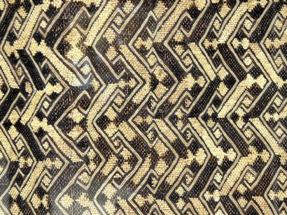 null Kasai velvet with geometric patterns.

This traditional decoration with modernist...