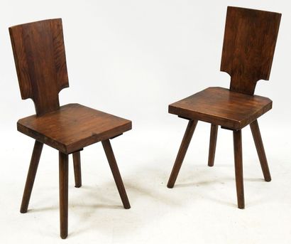 null Brutalist work 

Suite of 8 chairs in natural wood, openwork back with heart...