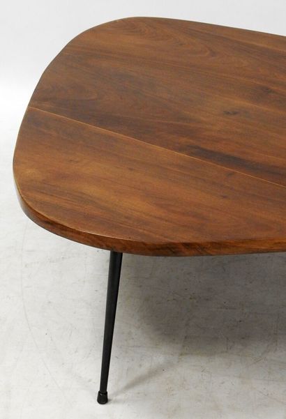 null Travail moderne

Table basse tripode de forme libre en bois naturel. Pietement...