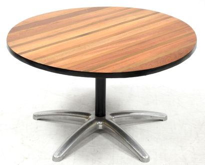 null Modern work

Coffee table with circular wooden tray with inlaid decoration....