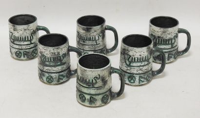 null ARGL - Norway

Suite de six mugs en céramique à décor abstrait.

H. 11 cm.

Signé...