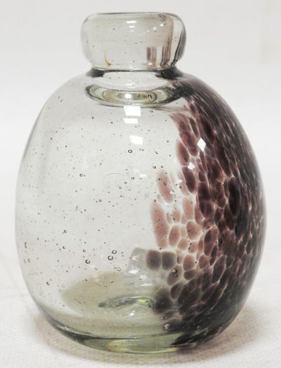 null Jean Claude NOVARO (1943-2015)

Vase in blown glass of ovoid form with inclusion...