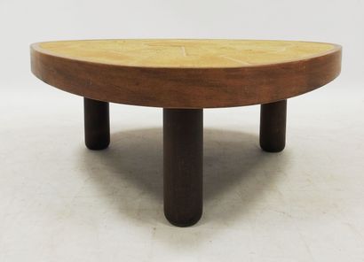 null BAROIS - XXeme

Table basse tripode, plateau en céramique à décor "herbier".

35...
