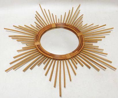 null Work of the 50s

Sun mirror in rattan

Diameter: 66 cm.

Wear