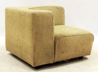 null INTERNATIONAL FURNITURE

Corner chair in beige wool.

63 x 81 x 81 cm.

Wear,...