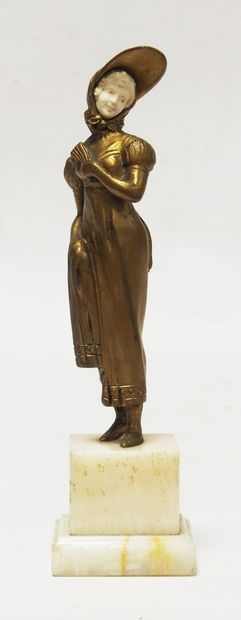 null Jean-Pierre MORANTE - XXth century

Young woman with a hat

Gilded bronze and...