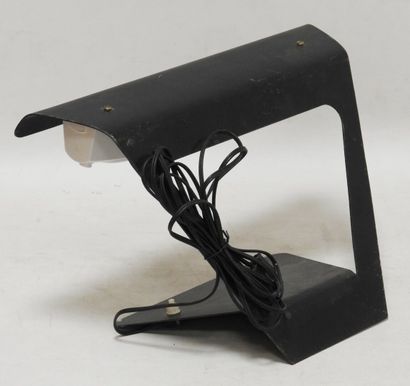 null Charlotte PERRIAND (1903-1999)

Desk lamp.

Made by Phillips.

Métal laqué noir.

24...