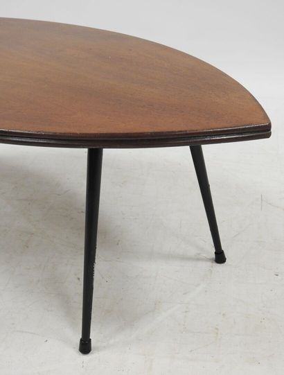 null Travail moderne

Table basse de forme navette en bois naturel, pietement metallique...