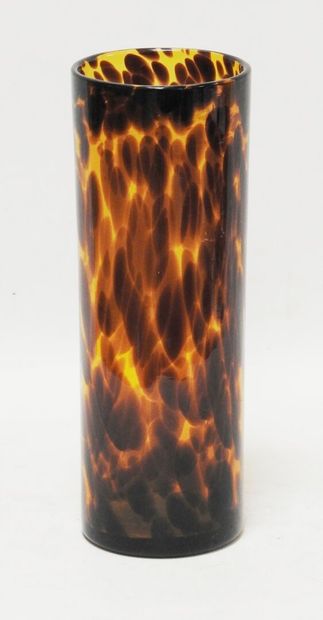 null Modern work

Vase of form roll out of blown glass spotted way scale.

H.: 35...