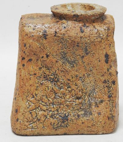 null H'Idry - XXth century

Stoneware vase with fabric print.

H.: 21 cm.

Worn.