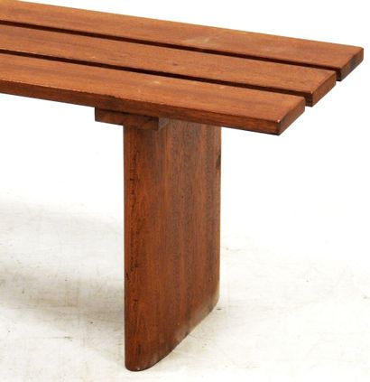 null Modern work

Bench of rectangular form with full base in natural wood.

43 x...