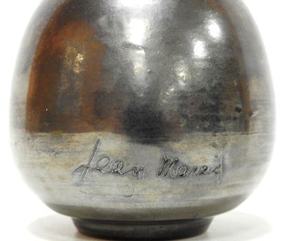 null Jean MARAIS (1913-1998)

Vase panse remflée à col travaillé en terre cuite émaillé...