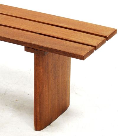 null Modern work

Bench of rectangular form with full base in natural wood.

43 x...
