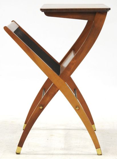 null Work of the 50s

Reading stand with a rectangular tray in natural wood, magazine...