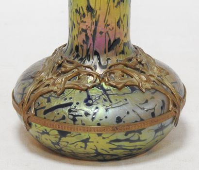 null Johann LOETZ (1880-1940) in the taste of.

Vase with high neck out of iridescent...