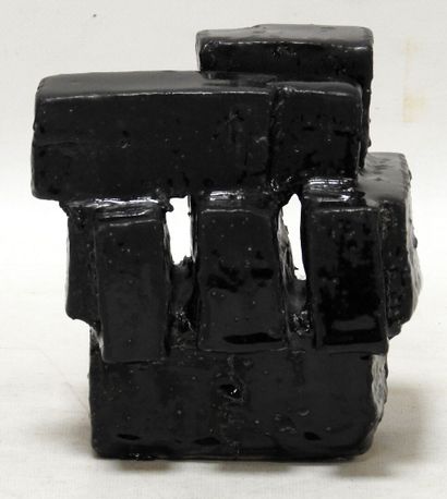 null Eric ASTOUL (born in 1954) 

Composition cubisante.

Stoneware with black glaze.

Monogrammed.

H....