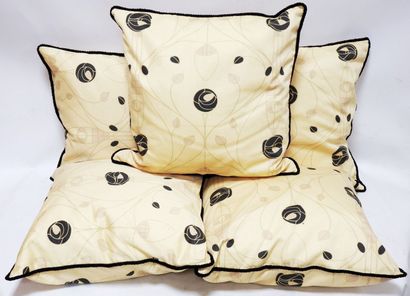 null Charles Rennie MACKINTOSH (1868-1928) in the taste of 

Suite of 5 cushions...