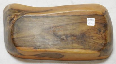 null Tony BAIN- Vallauris

A free form olive wood bowl.

Marked on the back

38 x...