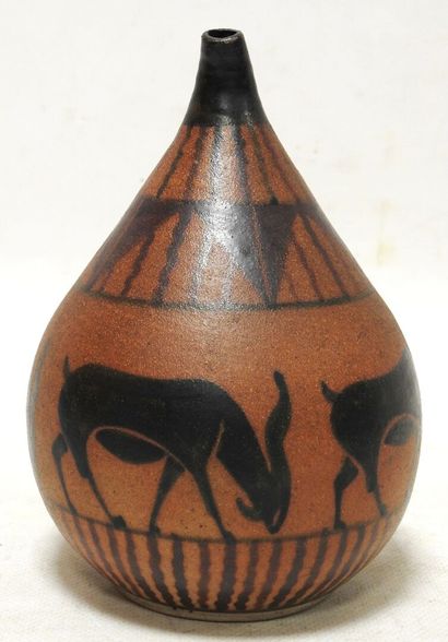 null CIBOURE

Praktika in stoneware with rotating decoration of deer.

Etienne Vilotte...