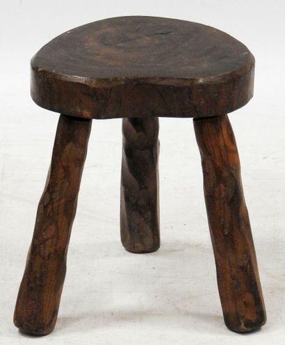 null Brutalist work

Tripod stool in natural wood.

H.: 35,5 cm.

Wear and tear.