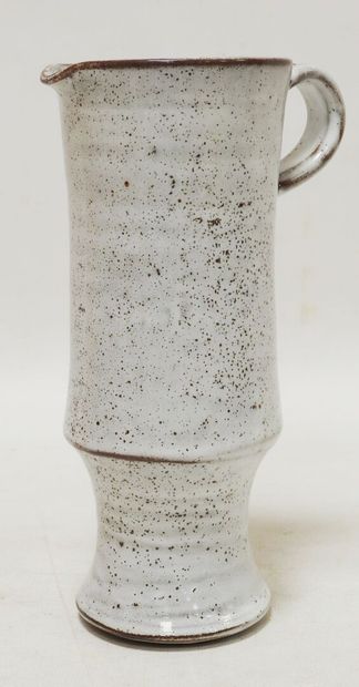 null Michel ANASSE (born in 1934)

Pitcher in white enamelled stoneware.

H.: 24...