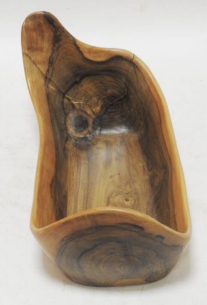 null Tony BAIN- Vallauris

A free form olive wood bowl.

Marked on the back

38 x...