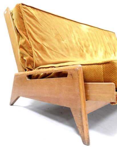 null Gérard GUERMONPREZ (born in 1933)

Sofa with seat and back in yellow fabric...