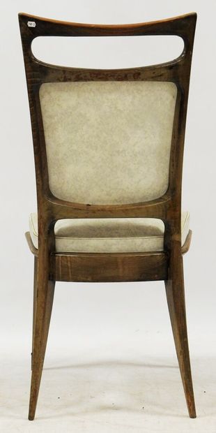 null Ico PARISI (1916-1996) dans le goût

Suite de 5 chaises architecturées en bois...