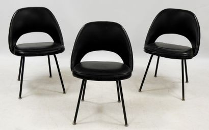 null Eero Saarinen (1910-1961) pour KNOLL Editeur

Suite de 3 chaises modèle "Conférence".

H....