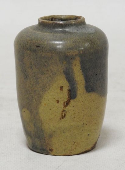 null Georges HOENTSCHEL (1855-1915)

Vase en grès de forme ovoïde à épaulement à...