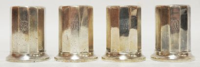 null CHRISTOFLE

Suite of 4 candlesticks in silver plated metal of faceted ovoid...