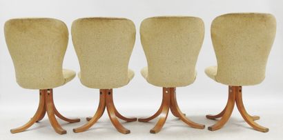 null Travail des années 70

Suite de 4 chaises pivotantes en bois naturel, assise...