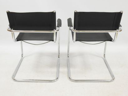 null Marcel BREUER (1902-1981) d'après

Paire de fauteuils en métal tubulaire et...