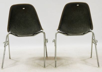 null Charles (1907-1978) et Ray (1912-1988) EAMES pour Hermann Miller

Paire de chaises...