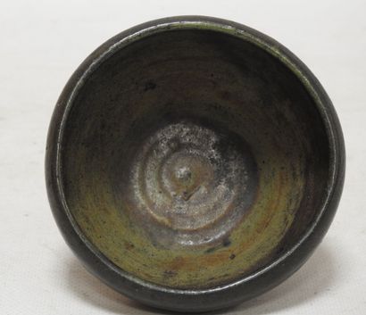 null Nils de BARCK (1863-1930)

Stoneware bowl with brown and green glaze.

Signed...