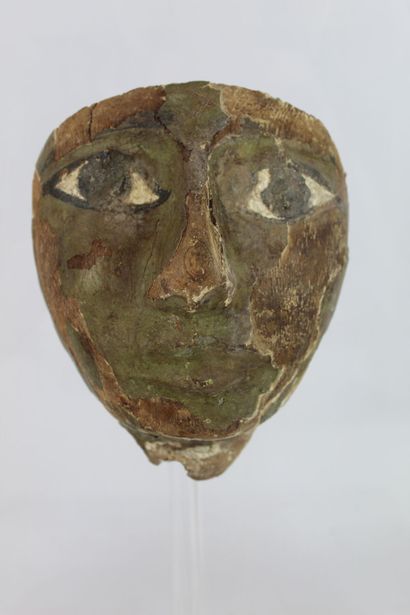 null EGYPTE : Masque de sarcophage en bois stuqué polychrome. Nouvel Empire XVIIIe...