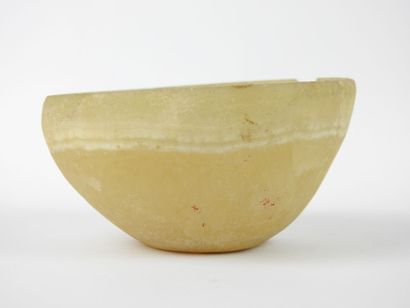 null EGYPTE : Coupe en albâtre. Epoque Thinite (3000-2700 av. J.-C.). Diamètre :...