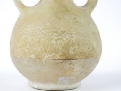 null EGYPTE : Vase en albâtre à 2 anses (typologie rare). Nouvel Empire (XVIIIe Dynastie,...